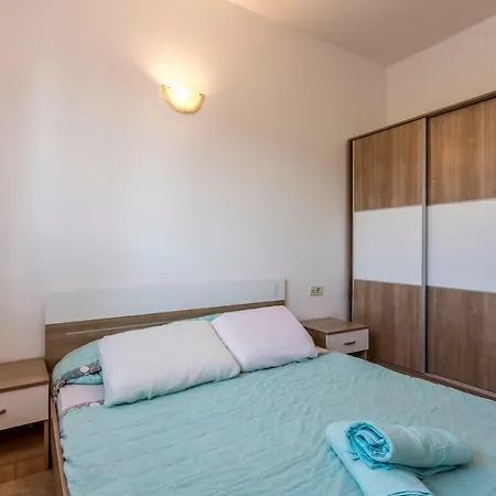 Seaview Apartment *