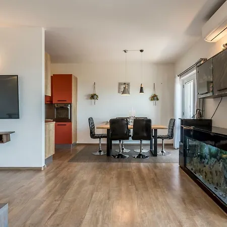 Seaview Apartment *