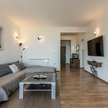 Apartment Seaview Apartment *